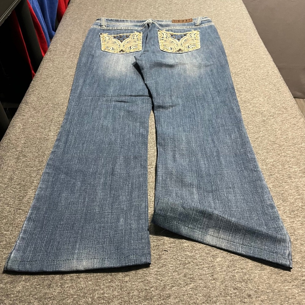 Cowgirl Up Women Medium Wash Embroidered Studded Bootcut Jeans 32x30